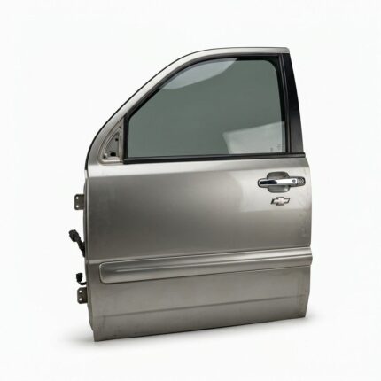 Front door used car spare part for Chevrolet in excellent condition for safe vehicle replacement
