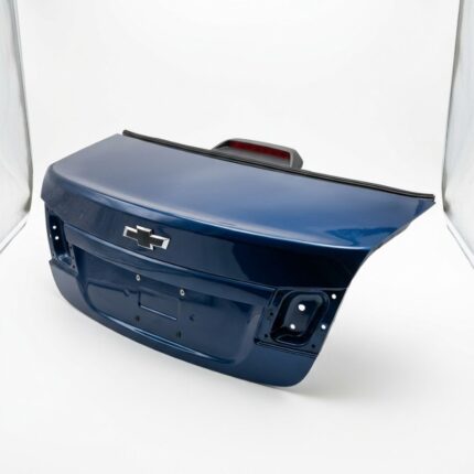 Used car trunk lid in excellent condition for Chevrolet vehicles, durable and perfectly aligned.